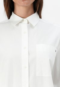 Tommy Hilfiger NEW EASY SHIRT - Overhemdblouse - optic white