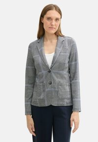 Šedobílý kostkovaný blazer se dvěma předními kapsami a jednořadým zapínáním na knoflík. Hladká tkanina, přiléhavý střih a klopové límce.