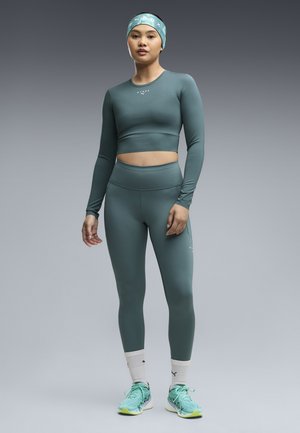 Puma, W PUMA X HYROX PWRMODE CROPPED LS - Long sleeved top - herb garden