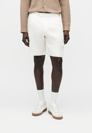 PERIN - Rövidnadrágok - white