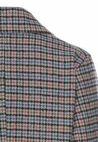 Geweven blazer met een geruite patronen in blauwe, zwarte en roze tinten. Voorzien van een notched collar en gestructureerde schouders. Textuurstof.