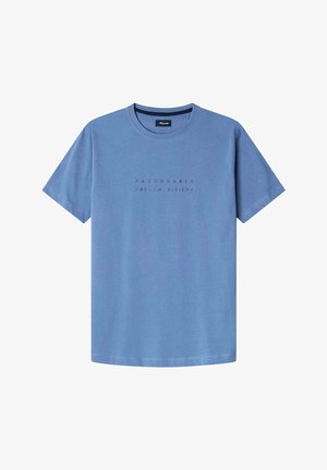 T-shirt di cotone blu con colletto rotondo, maniche corte e una stampa grafica centrale che riporta "FAÇONNABLE FRENCH RIVIERA" in caratteri scuri.
