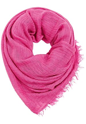 Écharpe rose à texture douce, pliée en forme circulaire avec des bords à franges sur fond blanc.