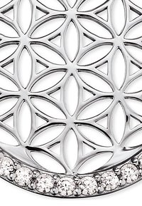 Pendenti d'argento con un design geometrico a filigrana aperta composto da cerchi interconnessi, accentuato da una fila di gemme trasparenti lungo il bordo inferiore.
