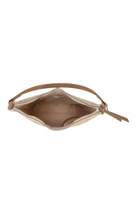 Beige clutch taske med en struktureret overflade, lynlåslukning og rem af brunt læder. Indvendigt har den en glat foring og en lille lomme.