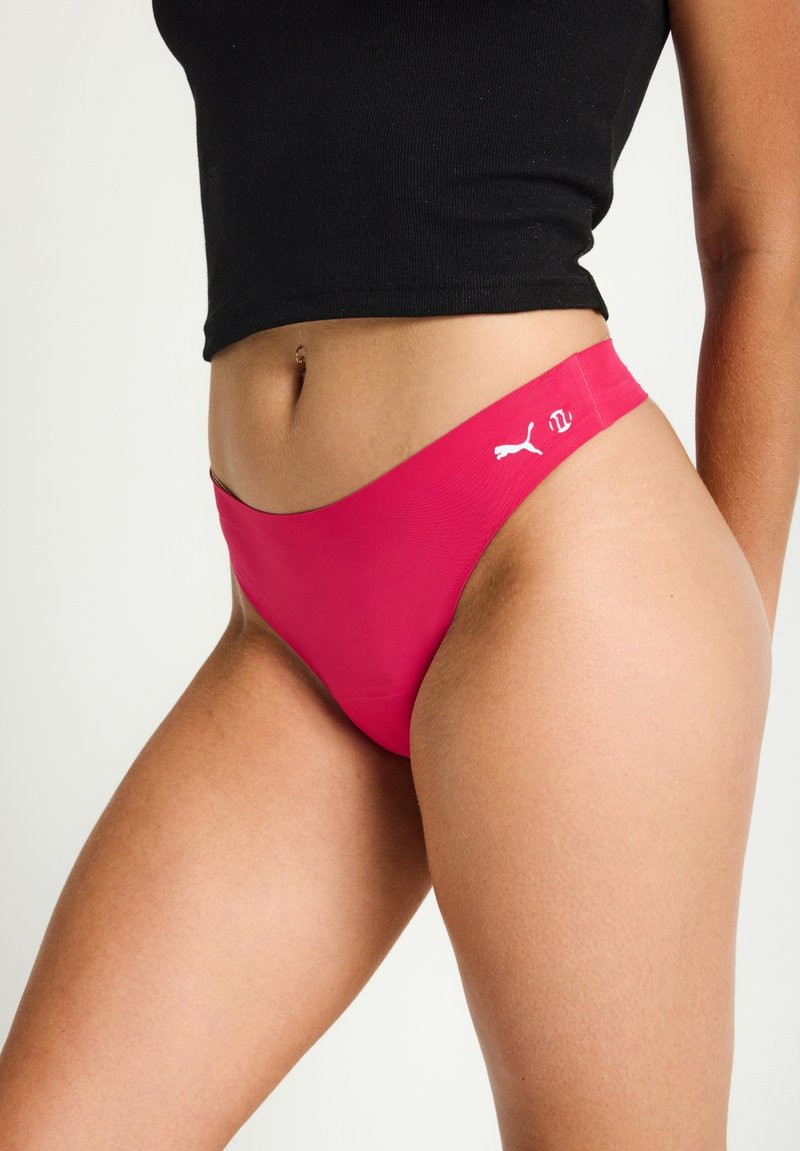 Rosa Puma Tanga-Unterwäsche mit glattem Material, niedrig sitzendes Design und Logo-Akzent am Bund.