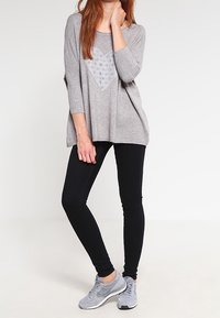 Molly Bracken Pullover - grey