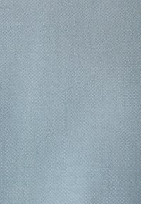 Unselected, light blue