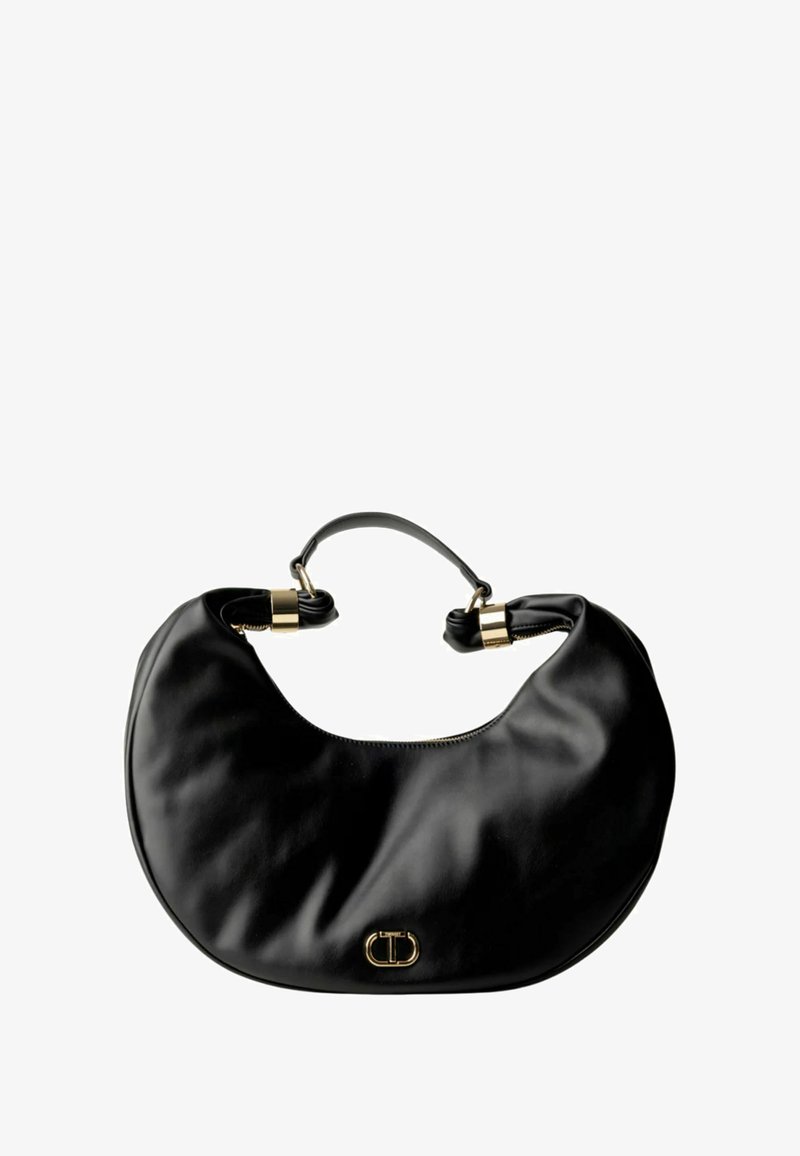 Borsa a tracolla in pelle nera con una forma curva, caratterizzata da un logo e dettagli in metallo color oro. Texture morbida con spallacci corti annodati.