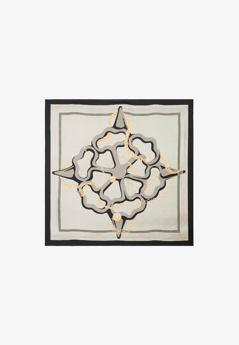 Carré en soie présentant un motif de chaînes noir et or sur un fond gris clair avec des bordures foncées. Agrémenté de détails délicats.