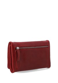 Rote Lederbörse mit strukturiertem Finish, ausgestattet mit einem Reißverschlussfach, klappbarem Design und kontrastierenden Nähten.