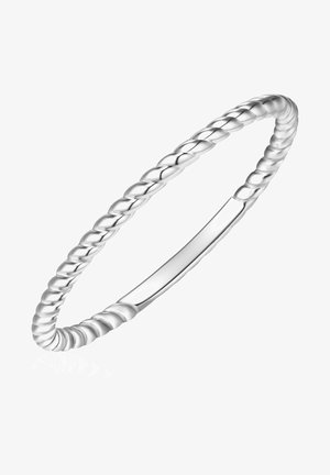 Srebrna uvijena narukvica s pletenim dizajnom i glatkim dijelovima, ističući kombinaciju strukture i elegantnog završetka.