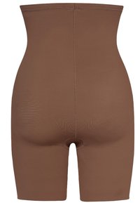 Shorts moldeadores de cintura alta en marrón, con diseño sin costuras, longitud a mitad del muslo y una abertura reforzada para mayor comodidad y facilidad.