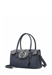 Sac à main bleu marine en cuir synthétique texturé. Comprend un rabat à pli, une quincaillerie circulaire dorée, des poignées doubles et une bandoulière amovible.