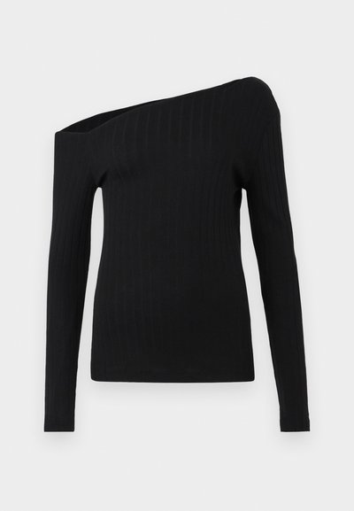 Zwarte geribbelde lange mouwen top met een asymmetrische halslijn, met een off-shoulder ontwerp en een gladde textuur.