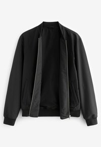 Chaqueta bomber negra hecha de nailon suave. Presenta un cierre frontal, puños acanalados, bolsillos laterales y un interior simple sin forro.