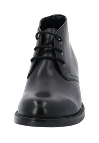 Stivaletti neri in pelle con finitura liscia, punta tonda, lace a sei occhielli e suola piatta. Cuciture minime e senza dettagli hardware visibili.