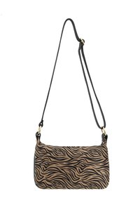 Borsa con motivo zebra marrone e nera, dalla forma rettangolare, con una texture morbida e una lunga tracolla in pelle nera con hardware in tonalità oro.