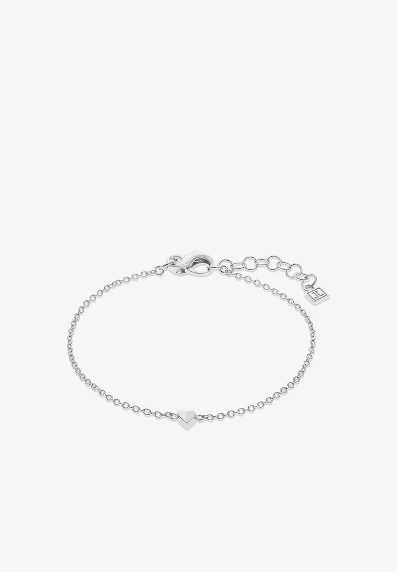 Zilveren armband met een klein hartvormig bedeltje in het midden en een verstelbare sluiting met een vierkant merkteken.