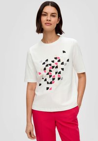 White short-sleeve t-shirt featuring a geometric pattern in pink, black, beige, and gray. Soft fabric with a rounded neckline and relaxed fit.