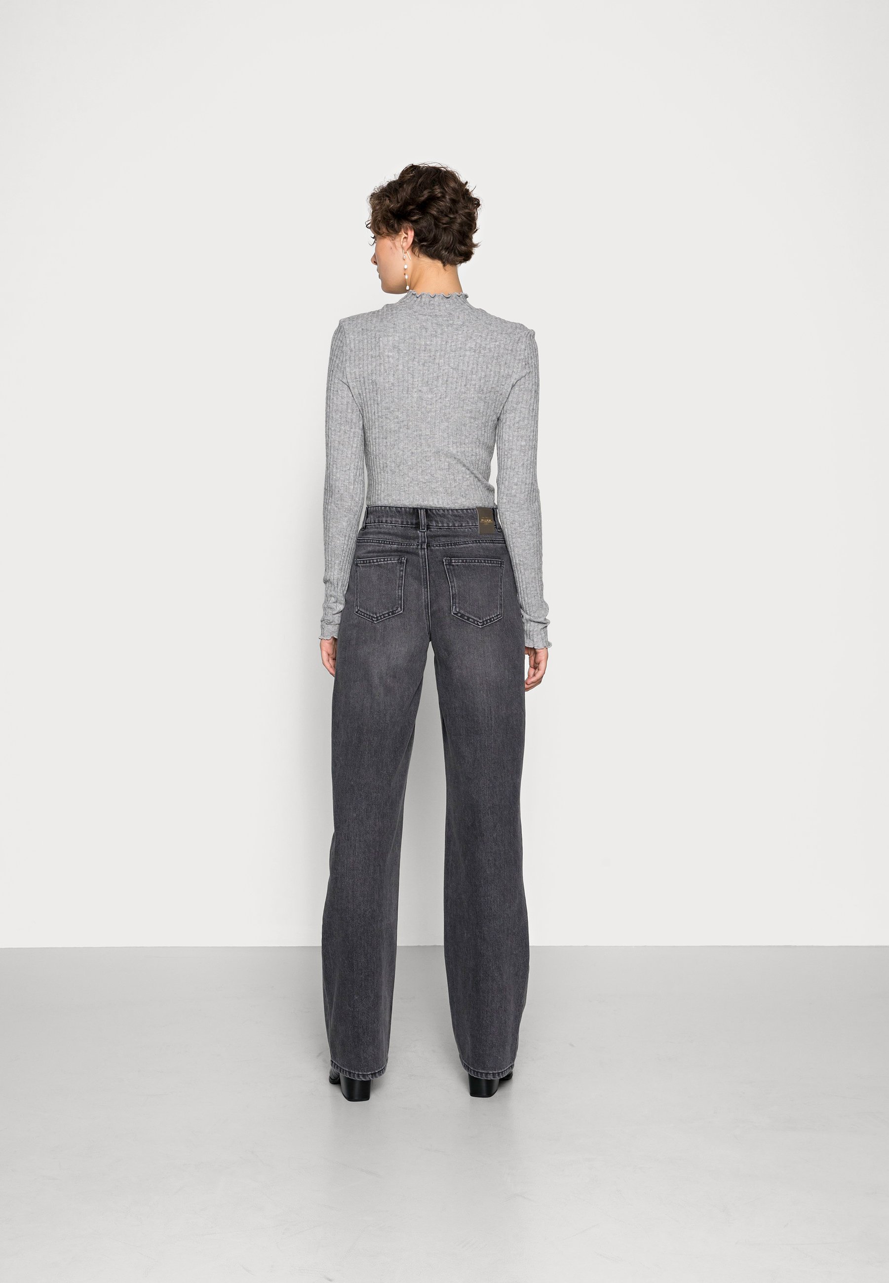 ONLY Tall ONLMOLLY WIDE GREY - Relaxed fit jeans - medium grey denim/grijs  denim/greydenim - Zalando.nl