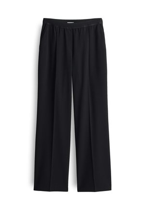 Zwarte wijde broek met een elastische tailleband, voorzien van twee zijzakken en een zachte, lichte stof.