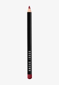 Lippotlood met een zwarte cilindervormige behuizing en een rode punt, gemarkeerd met "BOBBI BROWN" in het wit. Het potlood heeft een houten scherpe punt voor een nauwkeurige applicatie.