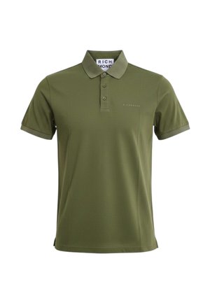 Polo verde oliva a maniche corte con tre bottoni e un piccolo logo sul petto sinistro, mostrata su sfondo bianco.
