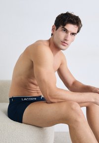 Lacoste UNDERWEAR TRUNK - Onderbroeken - navy blue/overview/liamone/green/red-navy blue