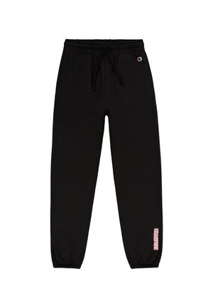 Pantalones deportivos negros Champion con cintura elástica, cordón ajustable, tobillos con puños y parche con el logo en la parte superior del muslo izquierdo y la parte inferior de la pierna derecha.