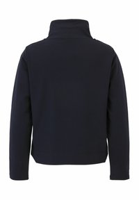 Marineblauwe pulloverjack met hoge kraag, lange mouwen en een rechte snit. Gemaakt van gladde, zachte stof zonder zichtbare logo's of patronen.