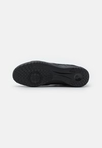 adidas Performance PREDATOR ACCURACY.4 IN SALA - Botines de fútbol sala - core black/footwear white