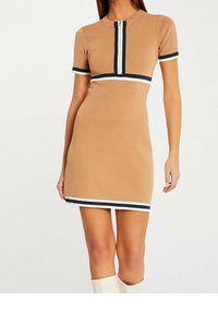 Morgan Stickad klänning - beige