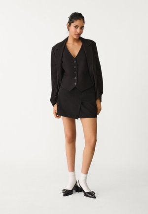 WITH BUCKLE - Escarpins - black
