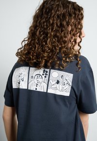 Element - RAIN OR SHINE UNISEX - Print T-shirt - eclipse navy Thumbnail Image 1
