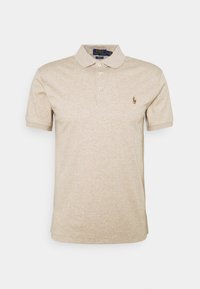 Beige-polo-paita, joka on valmistettu puuvillasekoitteesta, sisältää kolmen napin halkion, lyhyet hihat ja brodeeratun logon vasemmassa rinnassa.