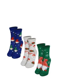 Tre paia di calze crew: blu con gnomi, grigie con Babbo Natale e regali, verdi con fiocchi di neve e bastoncini di zucchero, tutte con motivi colorati.