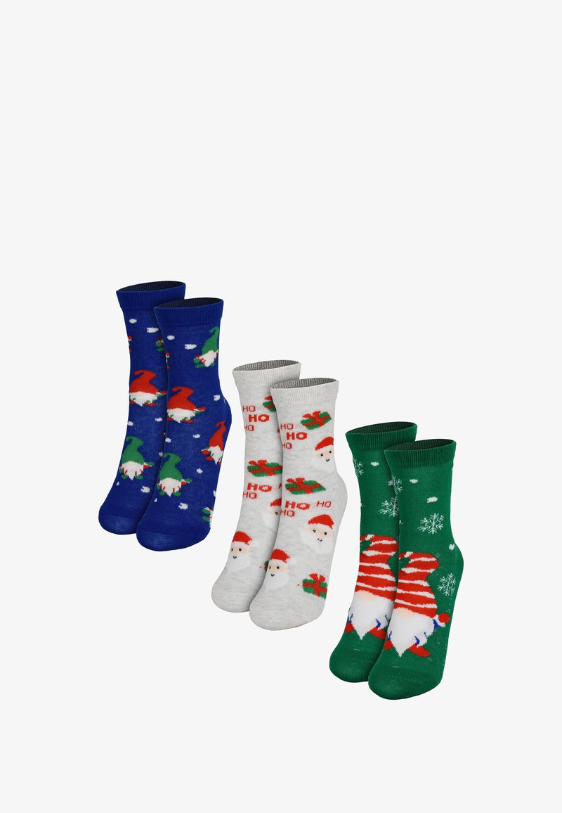 Tre paia di calze crew: blu con gnomi, grigie con Babbo Natale e regali, verdi con fiocchi di neve e bastoncini di zucchero, tutte con motivi colorati.