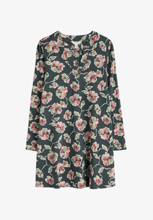 Dlouhý rukáv tmavě zelené šaty s růžovým a světle zeleným květinovým vzorem, výstřih do V a volný střih.