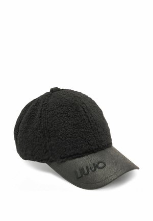 Casquette noire avec un dessus en matériau moelleux et une visière en cuir, logo embossé "LIU.JO" à l'avant, conçue pour le style et la chaleur.