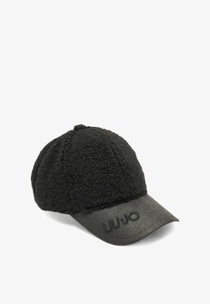 Zwarte pet met een donzige bovenkant en een leren klep, met het reliëflogo "LIU.JO" aan de voorkant, ontworpen voor stijl en warmte.