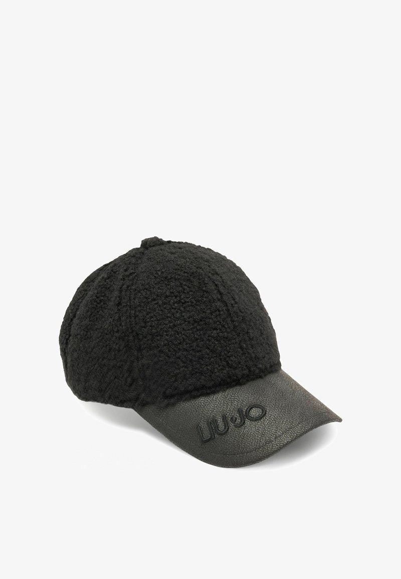 Must have musta müts, millel on pehme ülemine materjal ja nahkvisiit, mille esiosal on reljeefne logo "LIU.JO". Disainitud stiili ja sooja hoidmiseks.