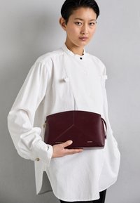 Psaníčko - burgundy