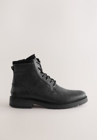 Schwarzer Leder-Stiefelette mit Schnürdesign, rundem Zeh, strukturierten Seiten und einer robusten Gummisohle mit flachem Absatz.