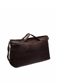 Sac en cuir marron avec une texture douce, doté de deux poignées et d'une bandoulière réglable. Comprend une poche zippée à l'avant et des détails de couture.