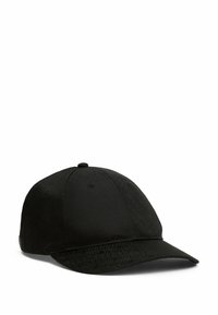 Gorra de béisbol negra con un patrón texturizado, que presenta un visera curvada y un diseño de seis paneles, hecha de un tejido ligero.