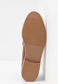 Caprice Chaussons - cognac