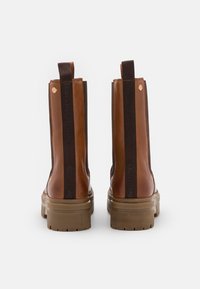 Copenhagen Shoes GOING - Botas de tornozelo com plataforma - cognac
