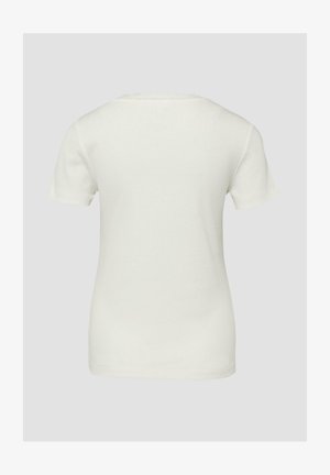 Schlichtes weißes Kurzarm-Strickshirt mit Rundhalsausschnitt, von hinten vor grauem Hintergrund gezeigt.