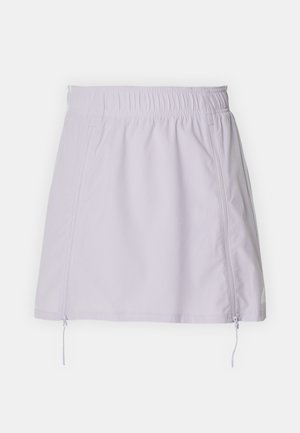 Svetlo levanduľová sukňa s elastickým pásom, zipsami po stranách a hladkou textúrou. Obsahuje čisté línie a žiadne viditeľné vzory alebo ozdoby.